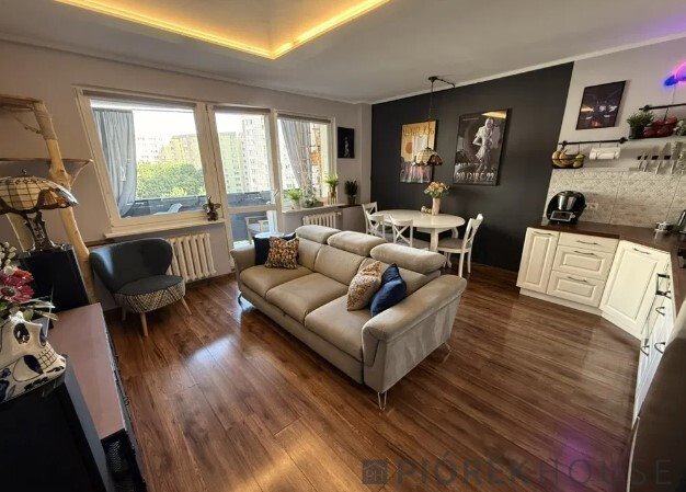 4-pokojowe mieszkanie z balkonem i komórką na Pradze-Południe Warszawa, Praga-Południe, Złotej Wilgi  63m2 Foto 1