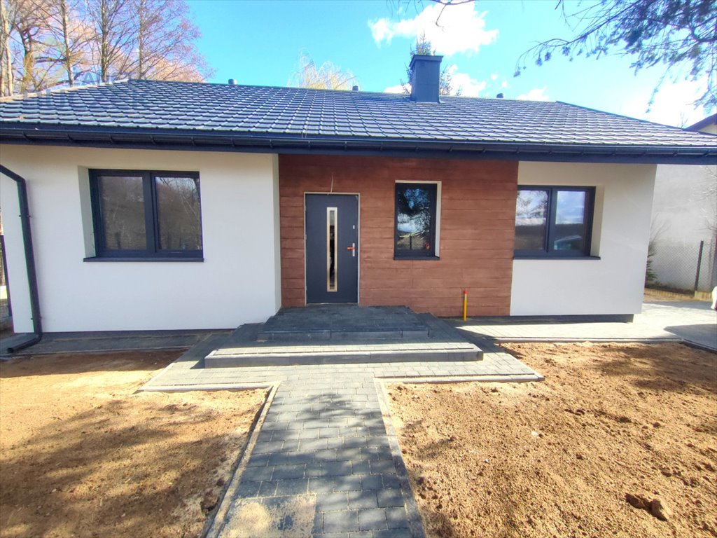 Dom parterowy z tarasem i dużą działką w Żukowie Żuków  66m2 Foto 1