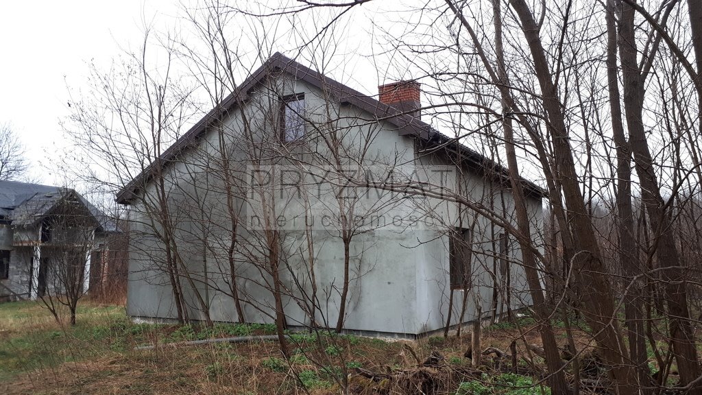 Działka z domem w stanie surowym i budynkami gospodarczymi Głęboczyca  2 019m2 Foto 1