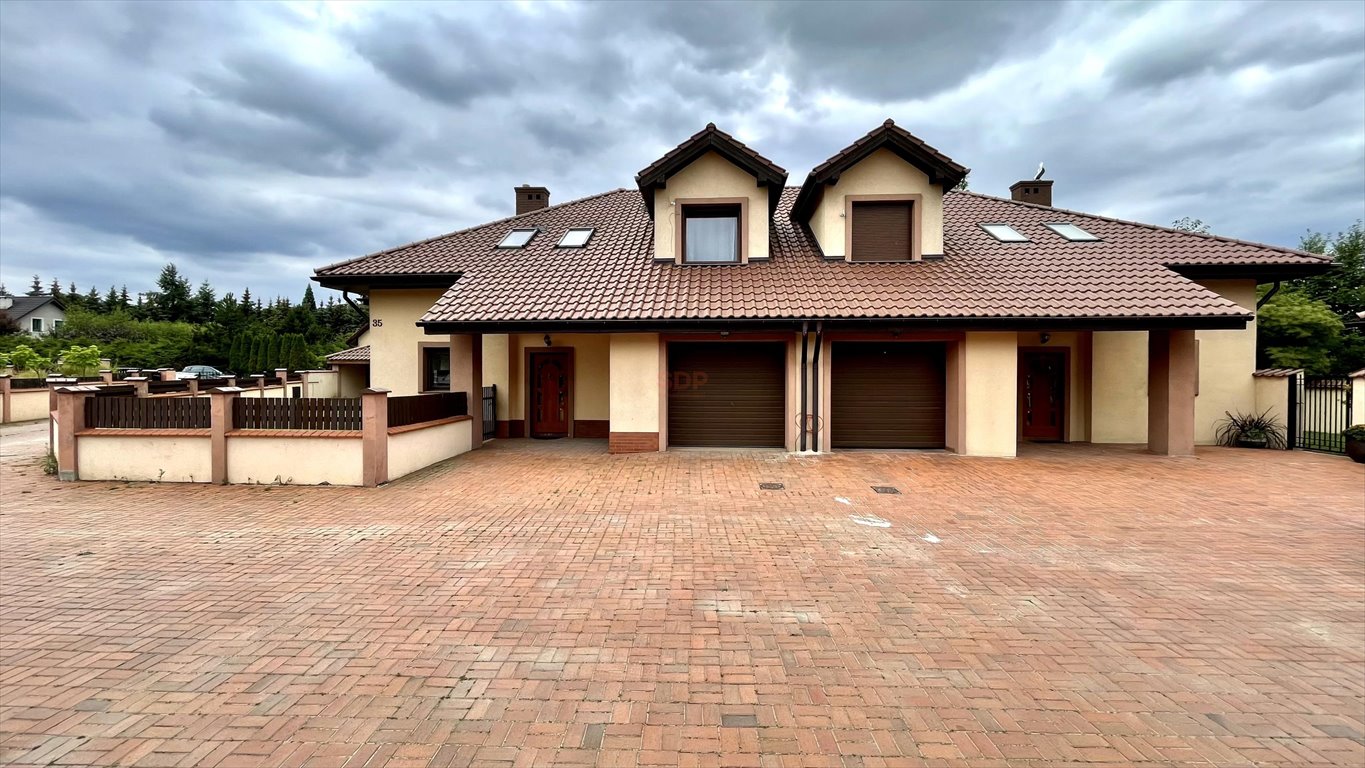 Dom bliźniak z ogrodem i garażem w Tyńcu Małym Tyniec Mały, Dębowa  180m2 Foto 1