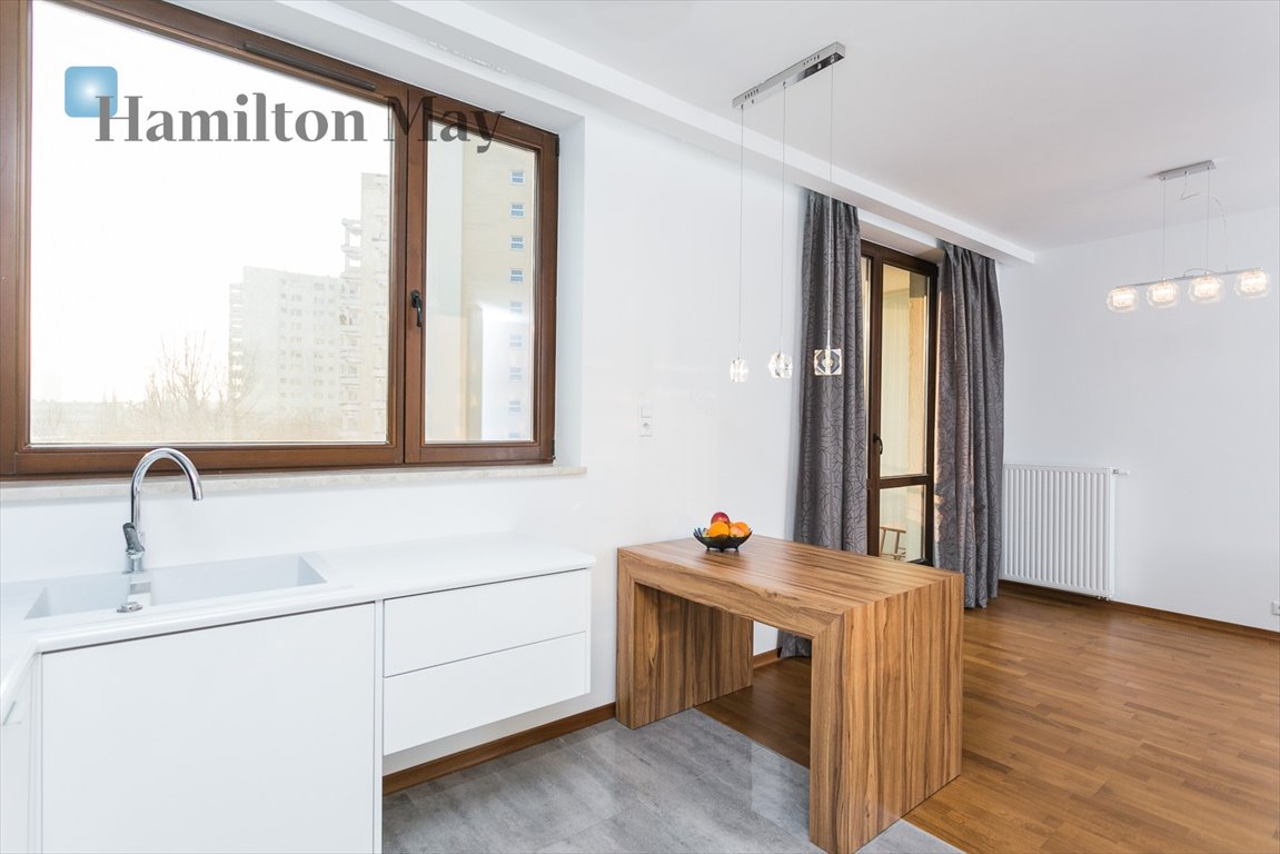 Dwustronne 62 m² z balkonem i jacuzzi, osiedle z zielenią Warszawa, Śródmieście, Ulica Inflancka  62m2 Foto 1