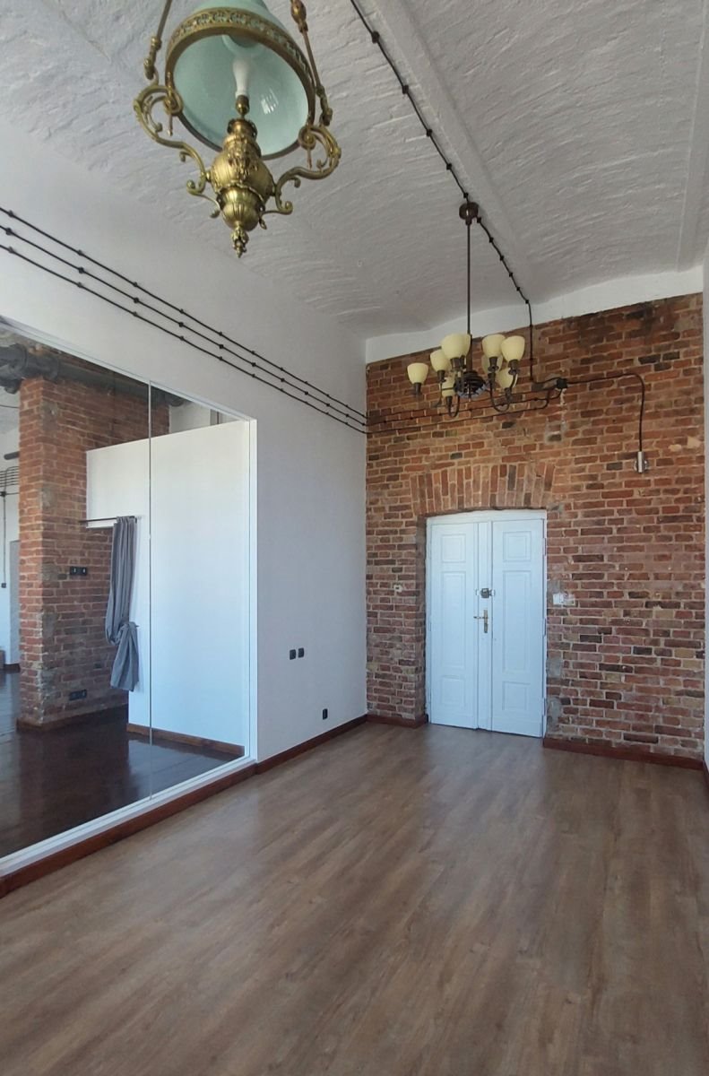 Na wynajem przestronne biuro 90 m² w zabytkowej kamienicy Warszawa, Praga-Północ  90m2 Foto 1