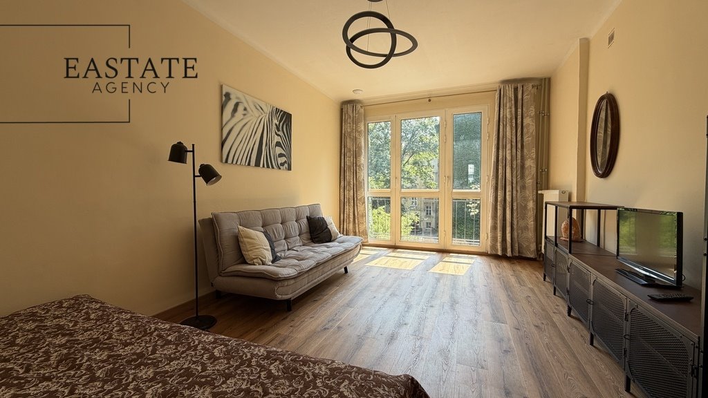 Na wynajem przestronne 49 m² mieszkanie z balkonem w centrum Warszawy Warszawa, Śródmieście, Chmielna  49m2 Foto 1