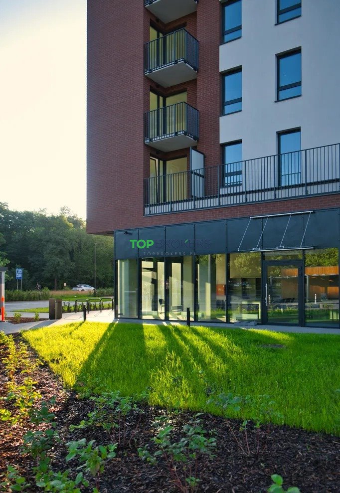 Lokal użytkowy 88 m2 z ogródkiem, witrynami i windą Warszawa, Bielany Chomiczówka  88m2 Foto 1