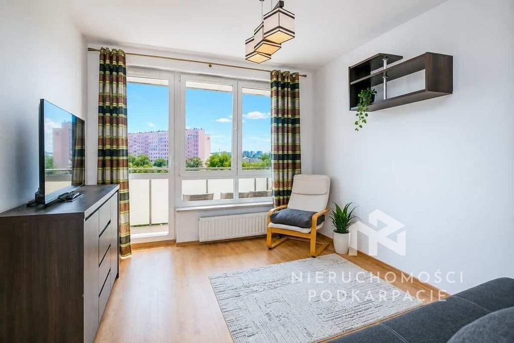 Komfortowe 2-pokojowe mieszkanie z dużym balkonem w centrum Rzeszowa Rzeszów, al. mjr. Wacława Kopisto  53m2 Foto 1
