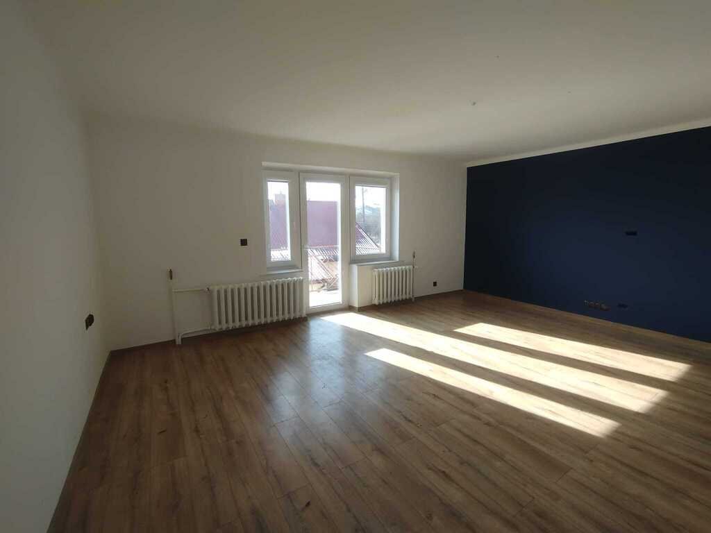 Dom bliźniak 120 m² z ogrzewaniem gazowym i miejscem postojowym Ostrowiec Świętokrzyski, Kolejowa  120m2 Foto 1