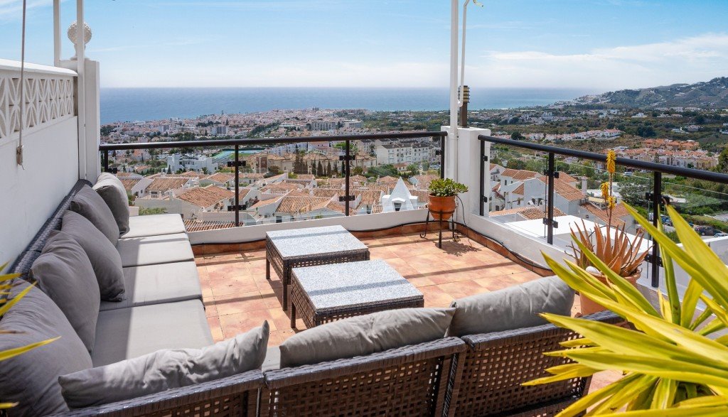 Mieszkanie dwupokojowe na sprzedaż Hiszpania, Nerja  80m2 Foto 1