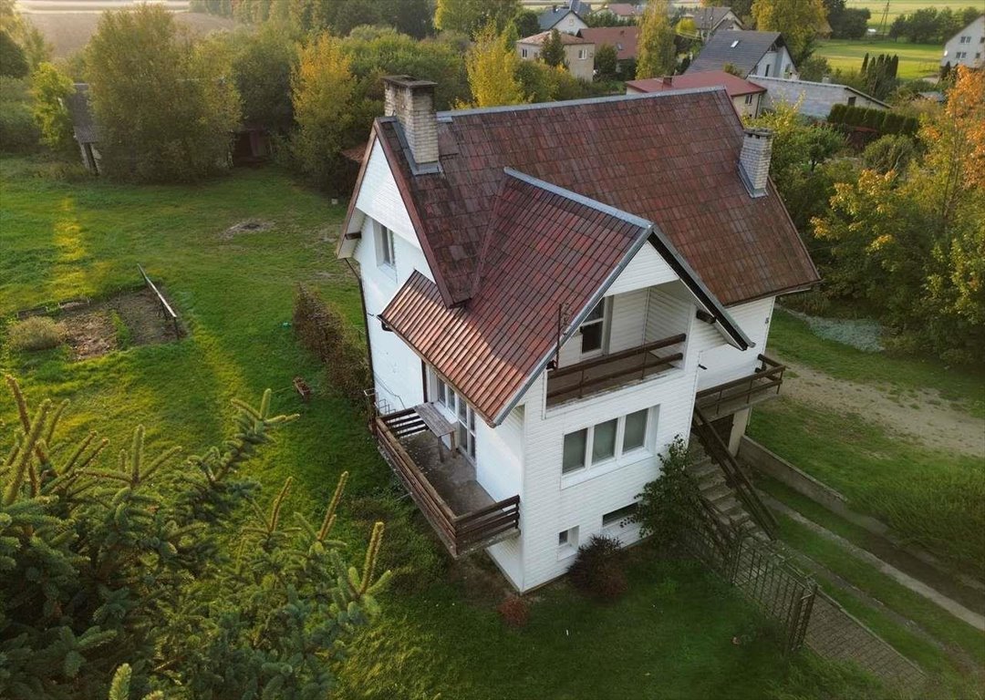 Do sprzedania przestronny dom z dużą działką i potencjałem: Rozogi: ul. Marii Konopnickiej