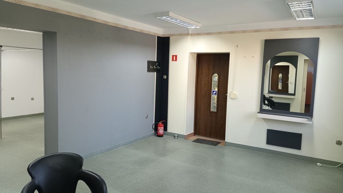 Polecam funkcjonalny lokal 70m² z dużymi witrynami i parkingiem Wiry, Wiry, Wiry  70m2 Foto 1