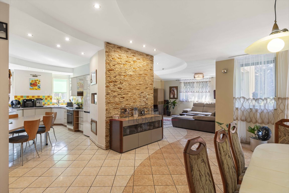 Komfortowy dom 270 m² z garażem, tarasem i nowoczesnym ogrzewaniem Trzebnica  270m2 Foto 1