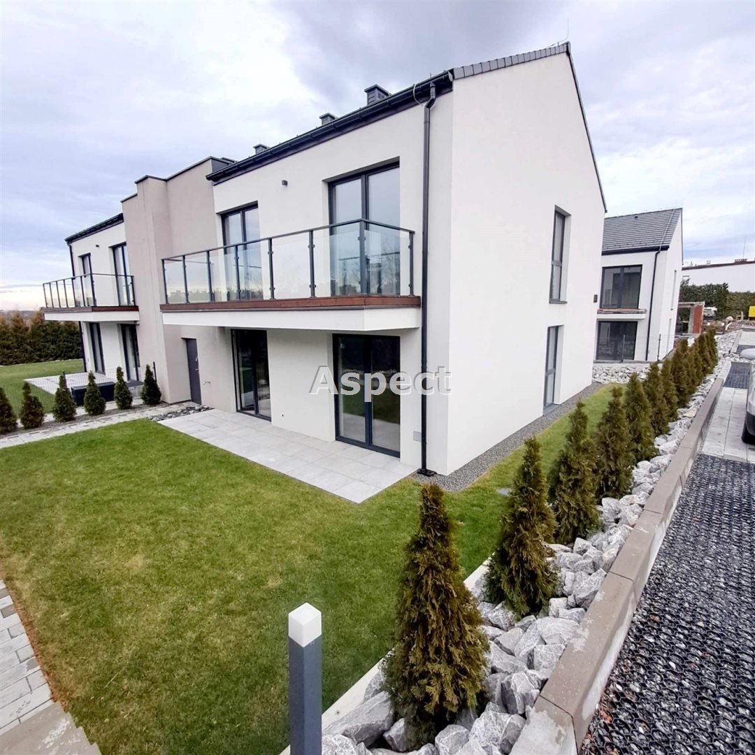 Mieszkanie czteropokojowe  na sprzedaż Bielsko-Biała, Kamienica  69m2 Foto 1