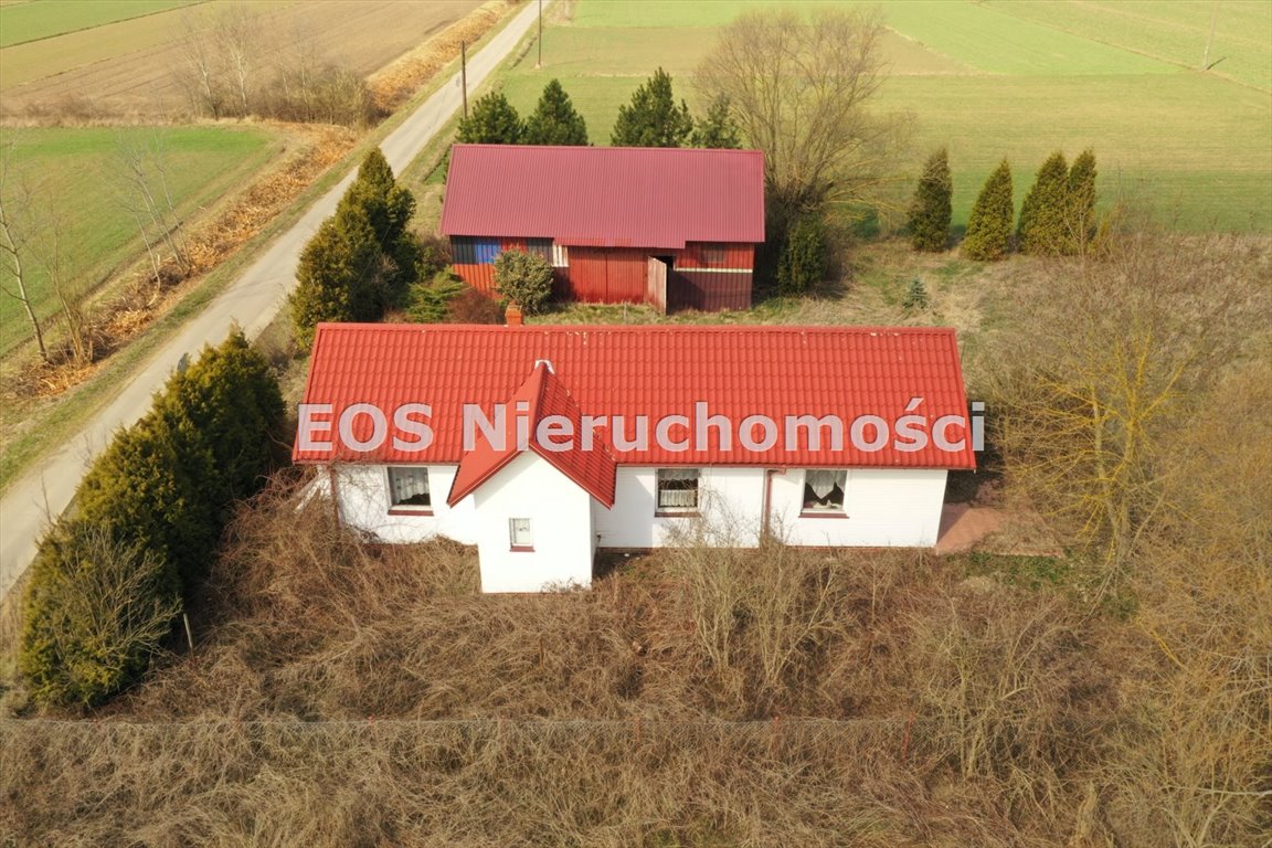 Dom z zapleczem gospodarczym i dużą przestrzenią w Oblekoniu Oblekoń  105m2 Foto 1
