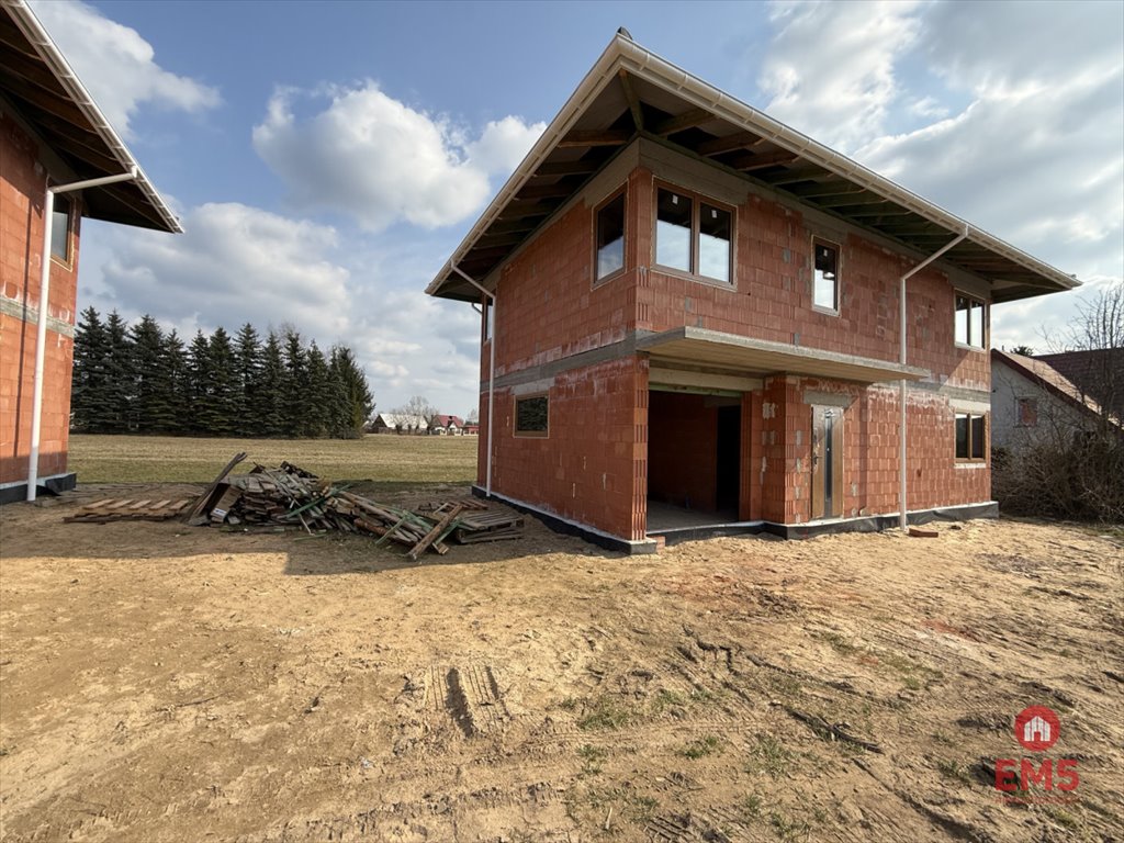 Nowoczesny dom w stanie surowym z garażem i 4 sypialniami Sobolewo  131m2 Foto 1