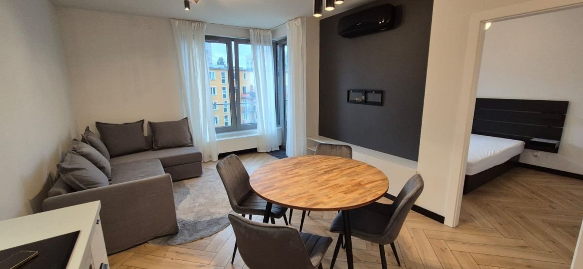 Mieszkanie dwupokojowe na wynajem Gdynia, Śródmieście, Obrońców Wybrzeża  43m2 Foto 1