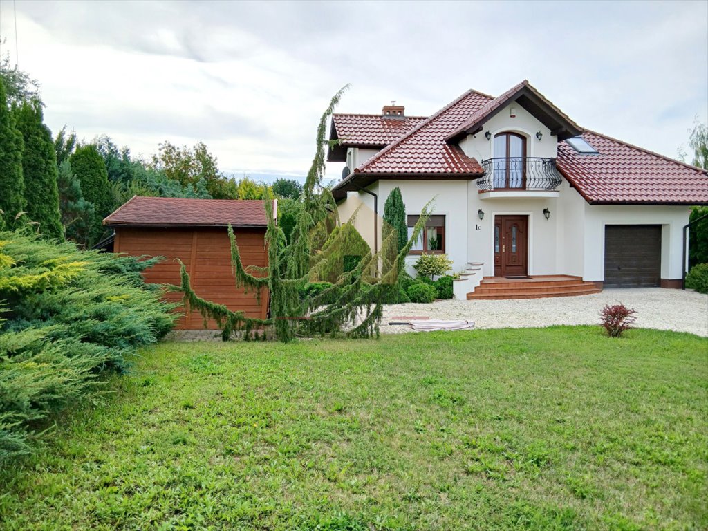 Zapraszam do obejrzenia domu 164 m² z pięknym ogrodem w Świdnicy Świdnica  164m2 Foto 1