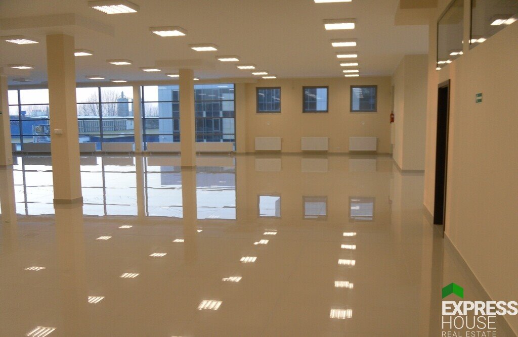 Przestronny lokal 1757 m² z możliwością podziału na mniejsze, parking i magazyn Białystok, Handlowa  1 757m2 Foto 1