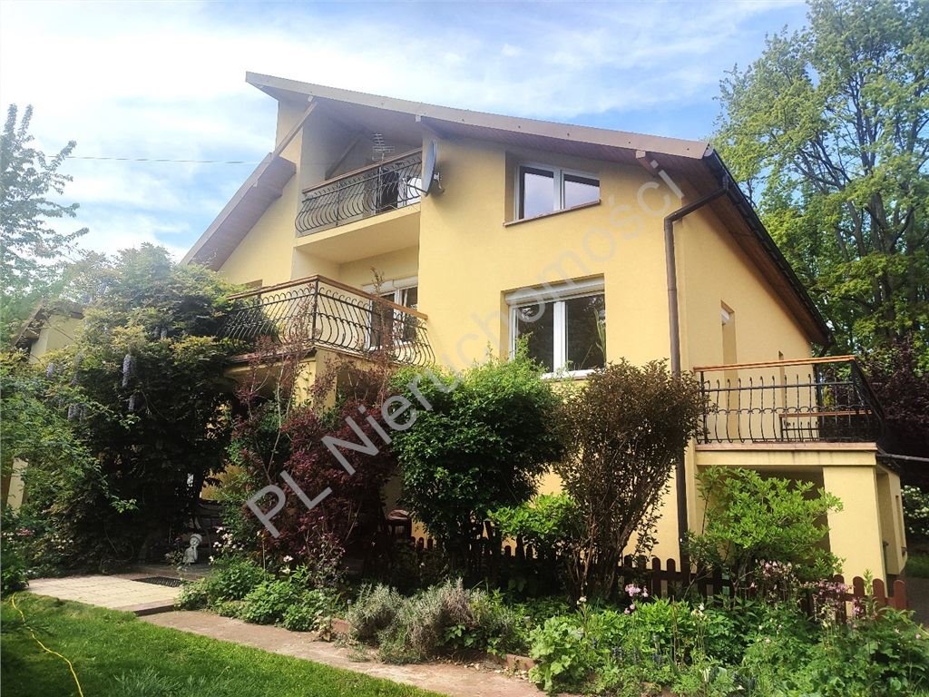 Przestronny dom dwurodzinny z ogrodem w Brwinowie Brwinów  200m2 Foto 1