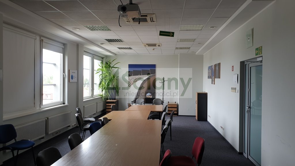 Nowoczesny biurowiec na Mokotowie blisko metra, 199 m2 Warszawa, Mokotów  199m2 Foto 1