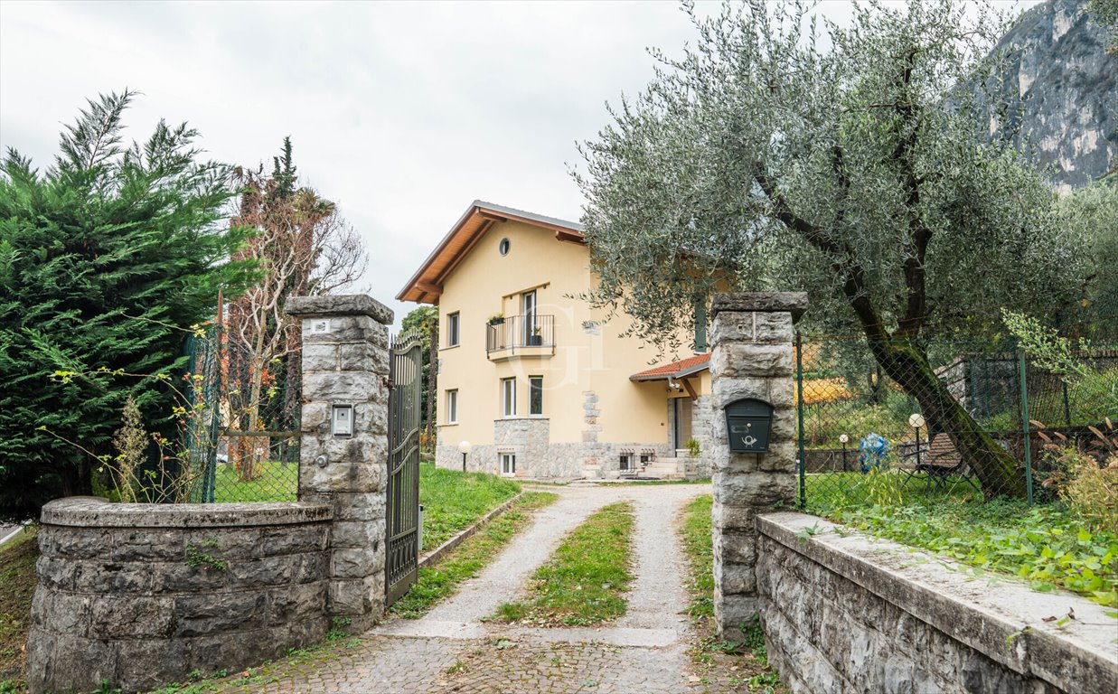 Dom na sprzedaż Włochy, Riva del Garda  230m2 Foto 1