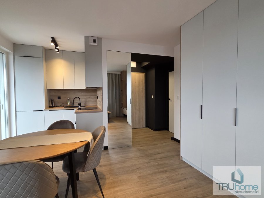 Komfortowe studio z widokiem, miejsce w garażu, blisko centrum Katowice, Koszutka, Słoneczna  30m2 Foto 1