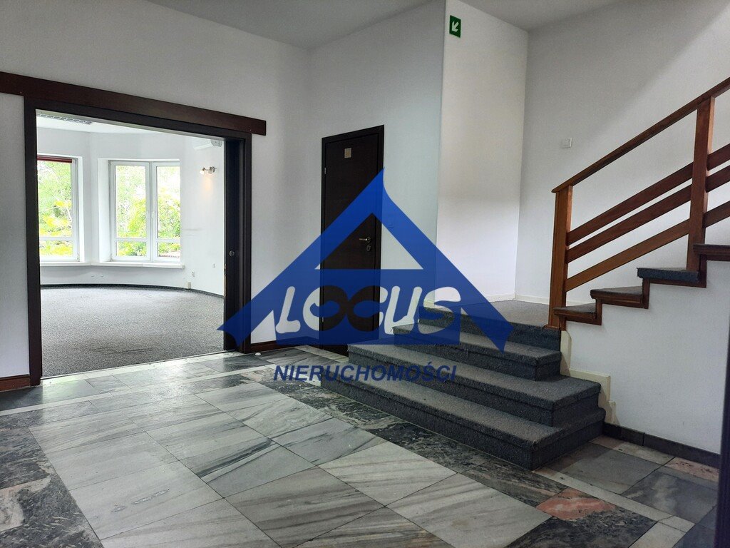 Przestronne biuro 450 m² z garażem na Mokotowie: Warszawa Mokotów: Płatowcowa