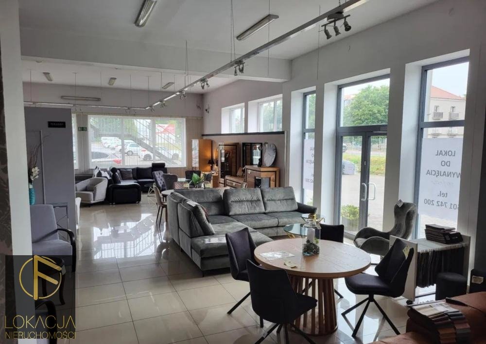 Atrakcyjny lokal 450 m² w centrum Kalisza z dużym parkingiem Kalisz  450m2 Foto 1