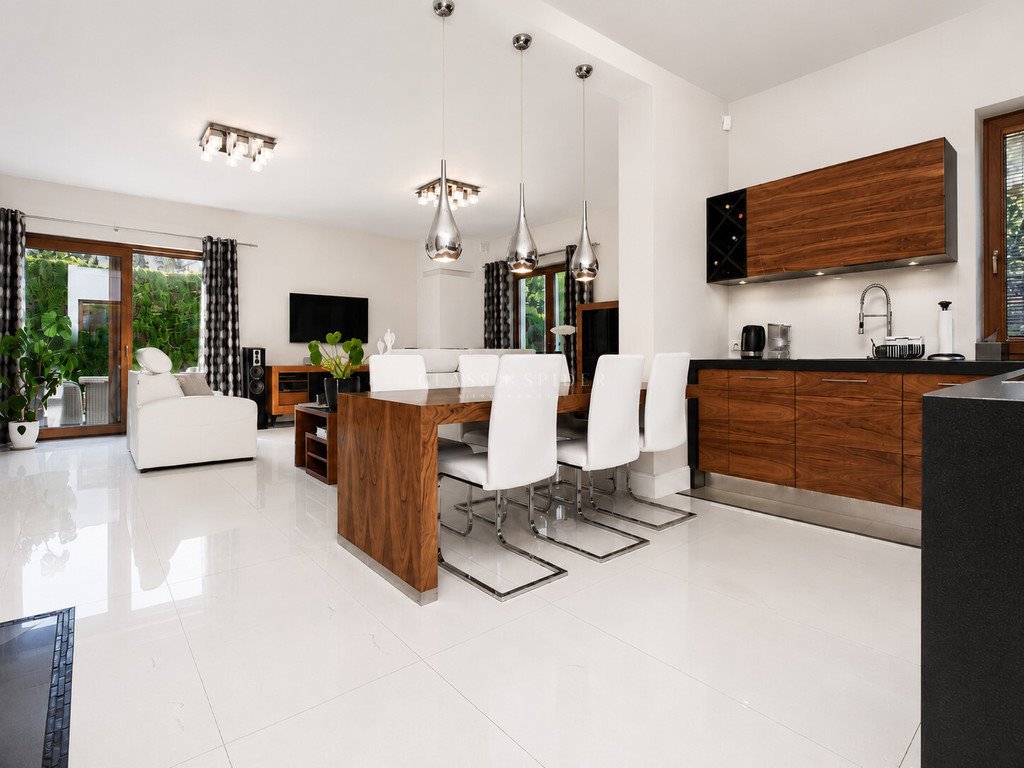 Dom klasy premium 187 m² z dużym ogrodem - polecam!: Łomianki