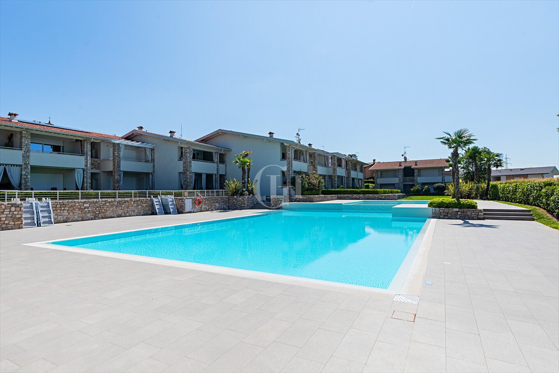 Do sprzedania nowoczesny apartament 42 m² z ogrodami w Desenzano Włochy, Desenzano del Garda  64m2 Foto 1