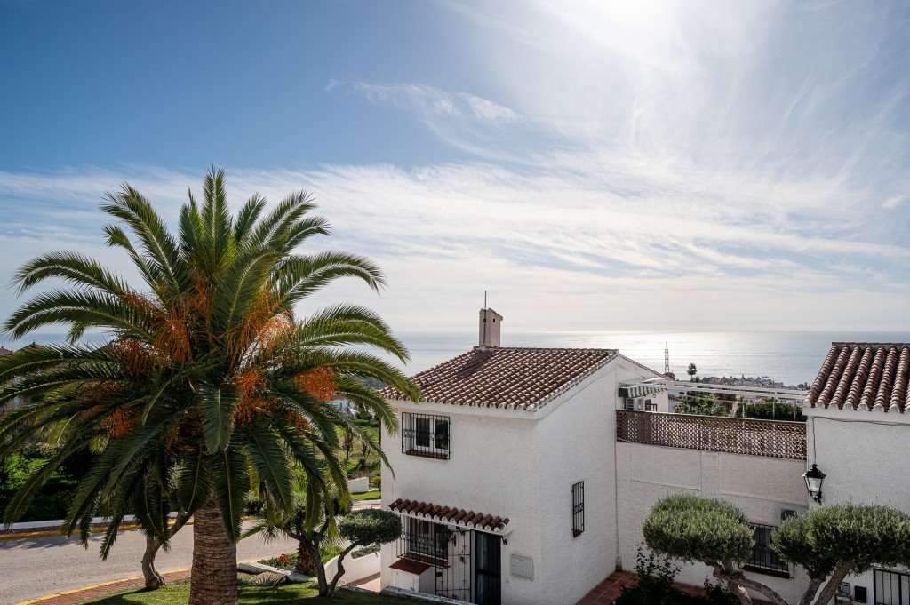 Mieszkanie dwupokojowe na sprzedaż Hiszpania, Nerja, East Nerja  55m2 Foto 1