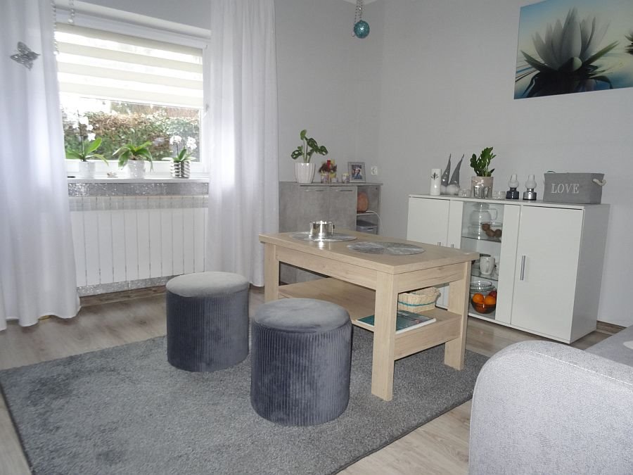 Polecam dom z dużym ogrodem i garażem w Trzebnicy Trzebnica  100m2 Foto 1