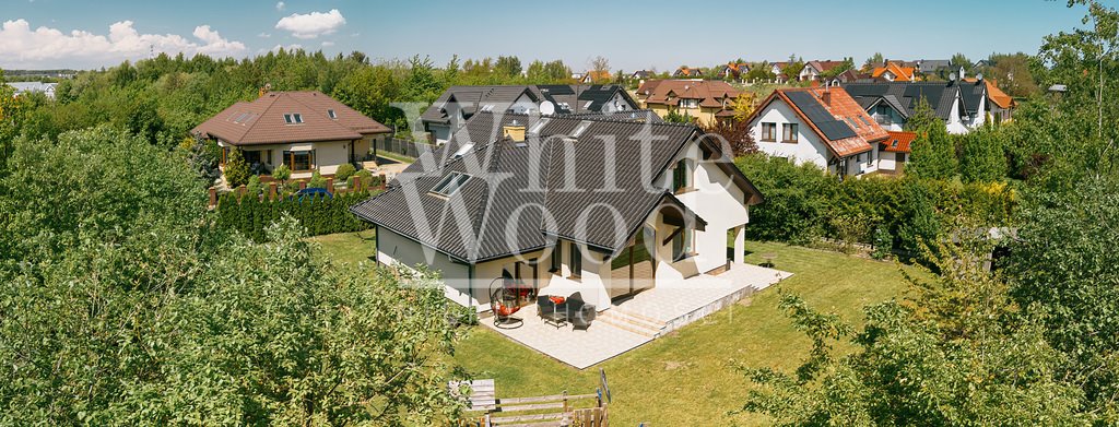 Przestronny dom z wysokim sufitem i ogrodem w Kowalach Gdańsk, Kowale, Miodowa  188m2 Foto 1