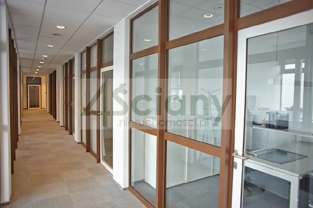 Nowoczesny biurowiec 519 m2 z recepcją i 24h ochroną Warszawa, Włochy, Okęcie  519m2 Foto 1