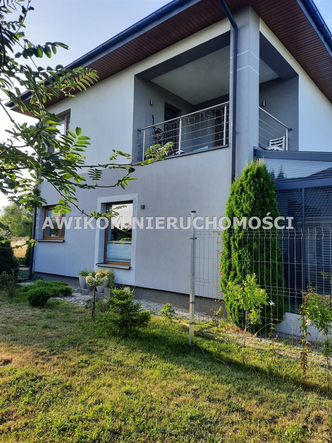 Polecam klimatyczny dom 178 m² z garażem i lokalem w Pruszkowie Pruszków  178m2 Foto 1