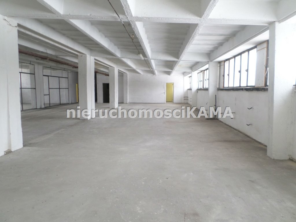 Hala 550m² z rampą i biurami - centrum Bielska: Bielsko-Biała Centrum