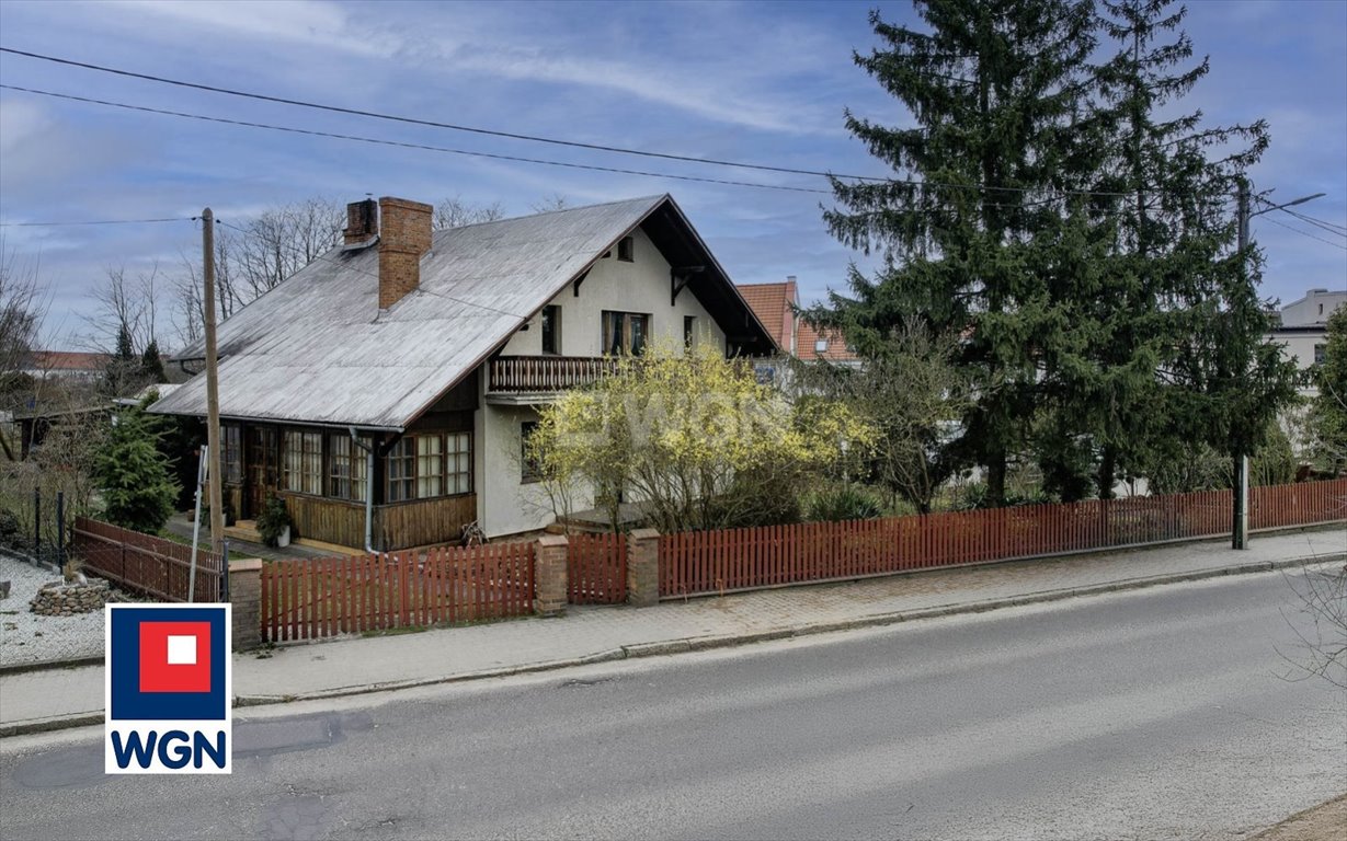 Przestronny dom 250 m2 z 7 pokojami, garażem i ogrodem Wschowa, księdza kostki  250m2 Foto 1