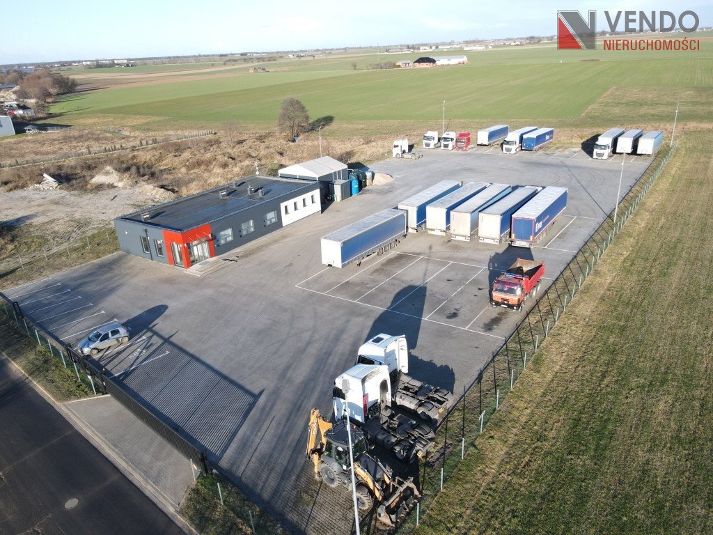 Nowoczesny biurowiec 181 m² z placem i monitoringiem Pobiedziska, Główna  181m2 Foto 1