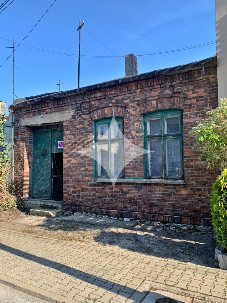 Mały domek do remontu w centrum Wolbromia, 60 m2, działka 370 m2 Wolbrom  60m2 Foto 1