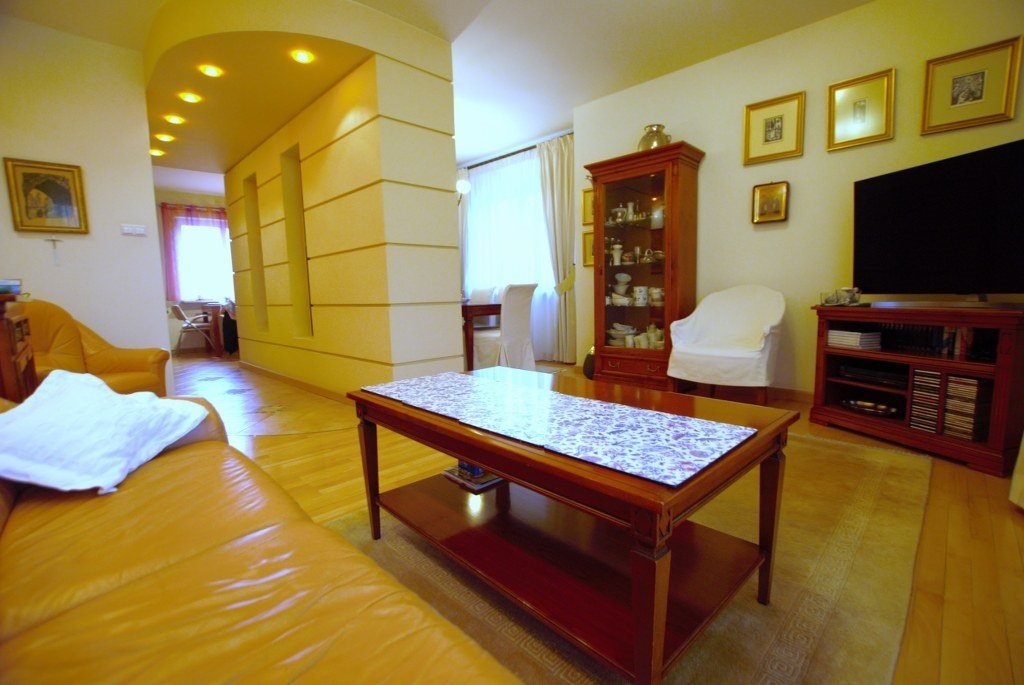 Mieszkanie czteropokojowe  na sprzedaż Kielce, Centrum  103m2 Foto 1