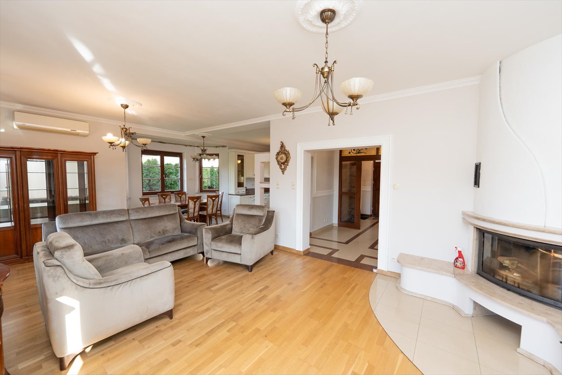 Przestronny dom z ogrodem i garażem, Żerniki Wrocławskie Żerniki Wrocławskie, Miodowa  230m2 Foto 1