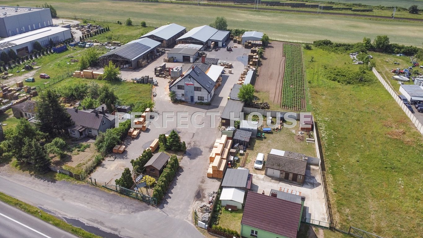 Działka z obiektem biurowym i halą, widoczna z DK 92 Psary Małe  3 000m2 Foto 1