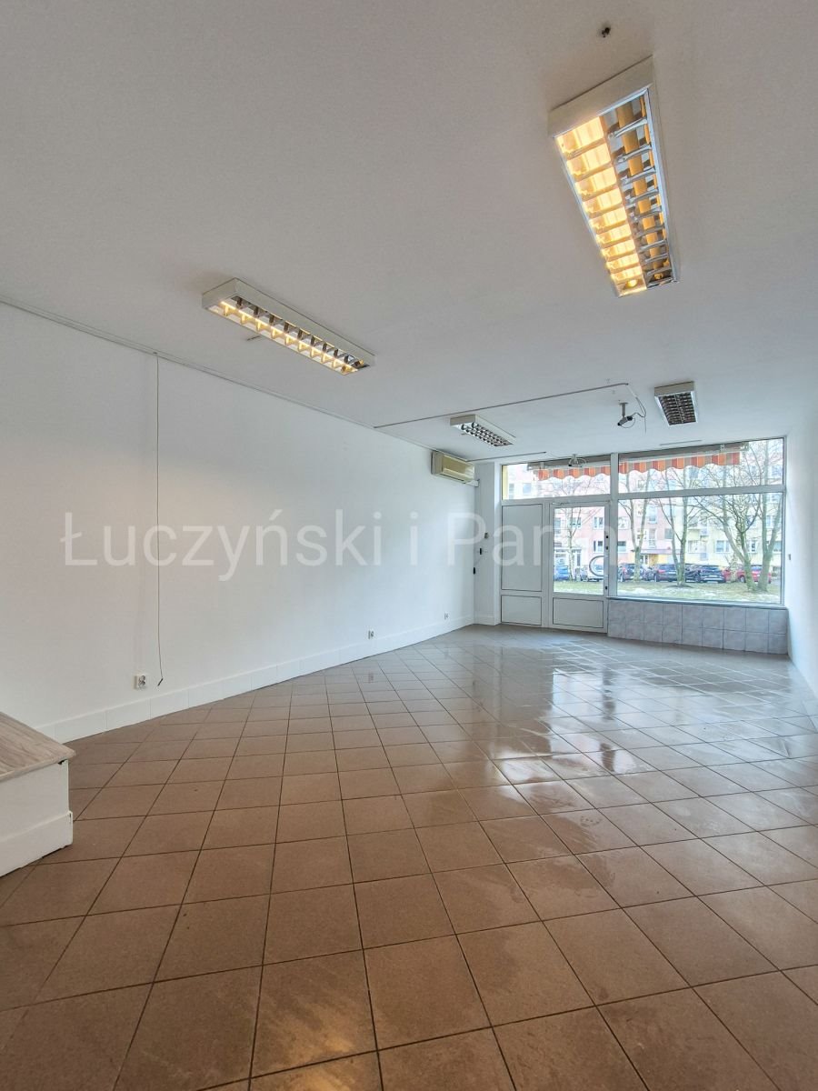 Lokal usługowy 43,9 m² z klimatyzacją i dużą witryną Jelenia Góra  44m2 Foto 1