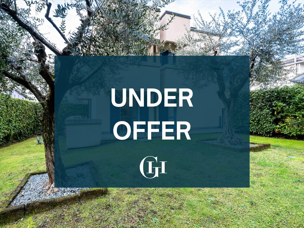 Urokliwa willa z ogrodem i dużym potencjałem w centrum Iseo Włochy, Iseo  147m2 Foto 1