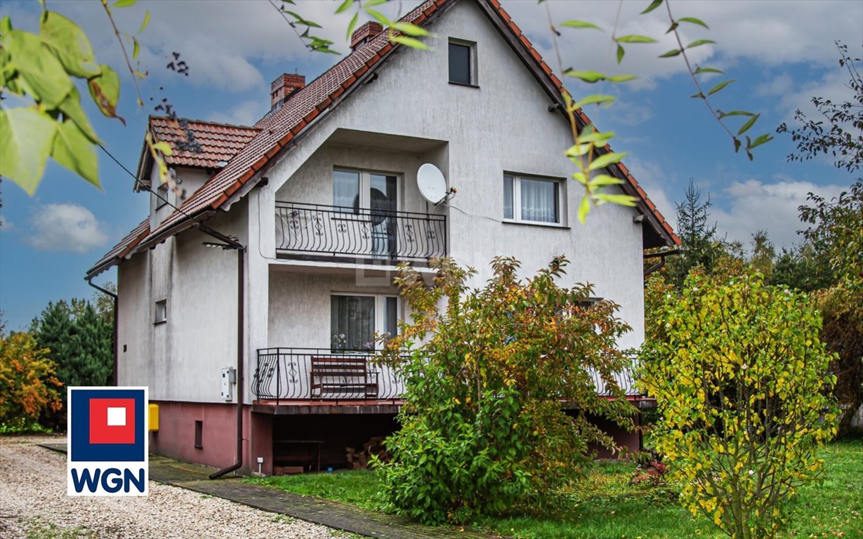 Zadbany dom z dużą działką i garażem w Iwinach Iwiny, Centrum  124m2 Foto 1