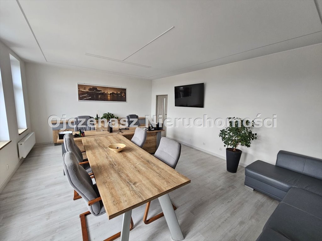 Nowoczesny biurowiec z magazynem 1185 m2, parking, klimatyzacja Bydgoszcz, Zimne Wody  1 185m2 Foto 1