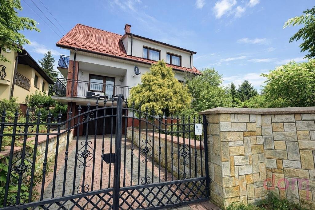 Do sprzedania przestronny dom 200 m² z ogrodem w Starachowicach Starachowice  200m2 Foto 1