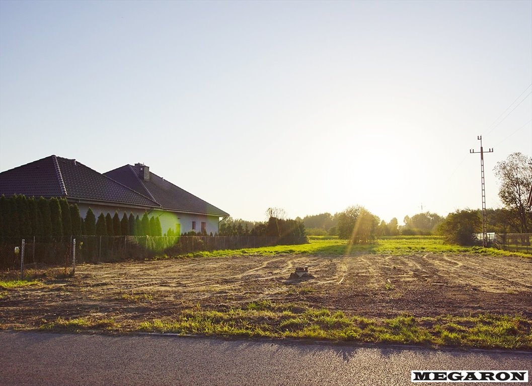 Działka budowlana 1008 m² w Starczy – cicha okolica, media Starcza  1 008m2 Foto 1