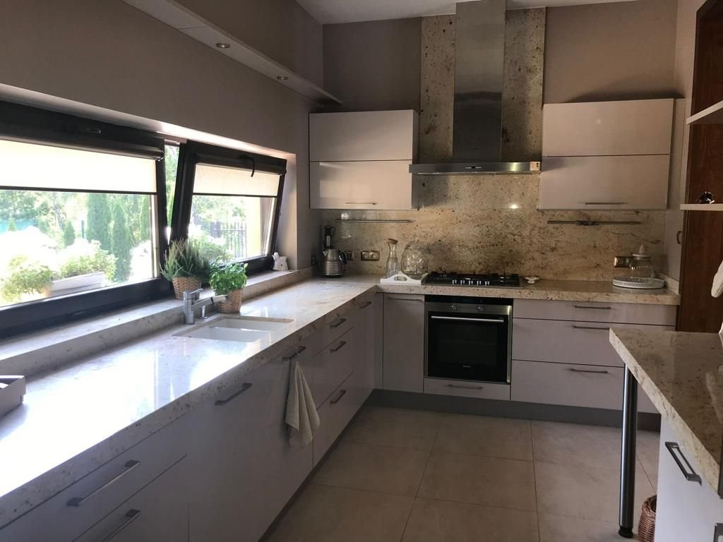 Przestronny dom 150m2 z tarasami, ogrodem i garażem - polecam! Prace Duże  150m2 Foto 1