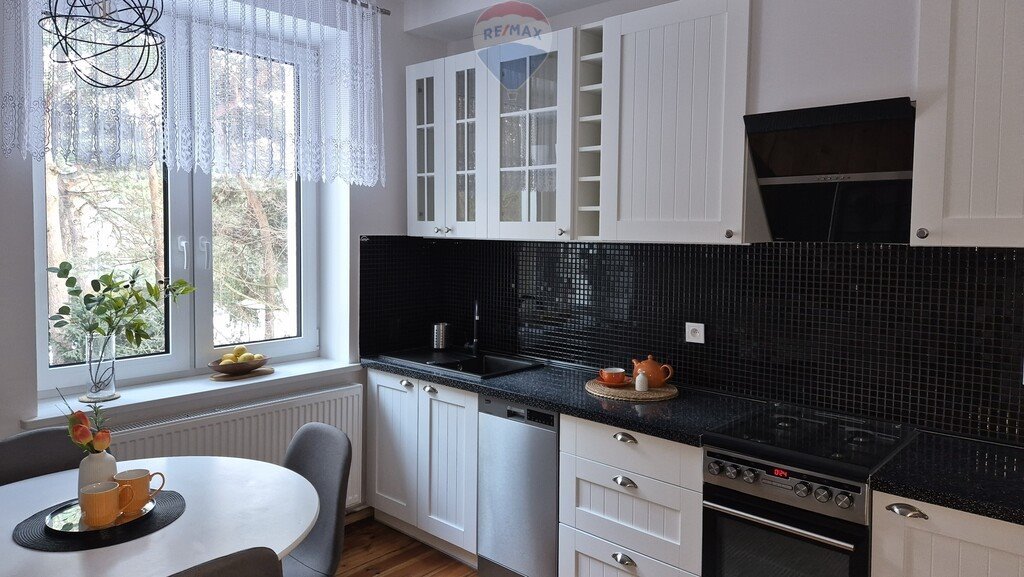 Klimatyczne 3-pokojowe mieszkanie w willi z 1936 r. z widokiem na zieleń Milanówek, Parkowa 23  76m2 Foto 1