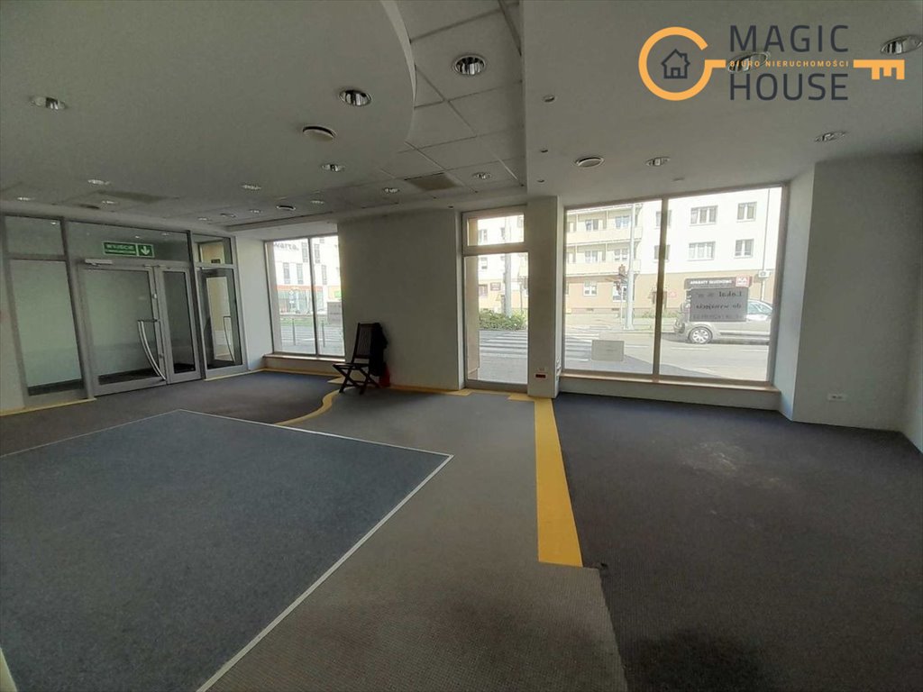 Lokal użytkowy 95 m2 z dużymi witrynami i zapleczem Gdynia, Śląska  95m2 Foto 1