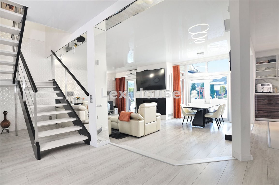 Zapraszam do obejrzenia domu 217 m² z ogrodem japońskim i garażem Tanowo  217m2 Foto 1